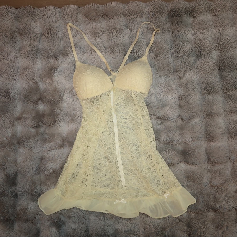 Elegant Cream/ Yellow Lace Chemise